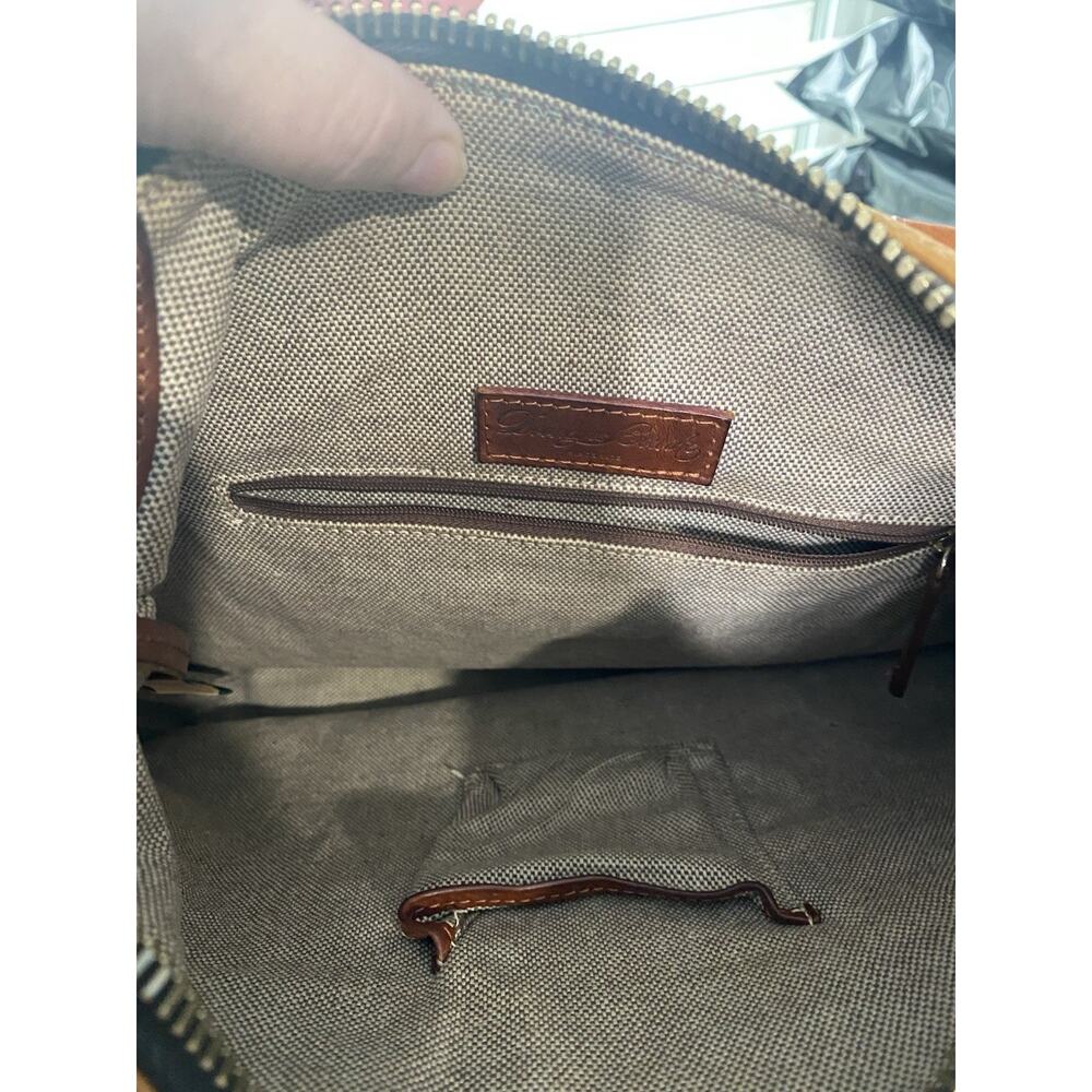 Dooney & Bourke Florentine VTG Satchel Med Camel Tear Drop Crossbody Rare Classy - Picture 9 of 9
